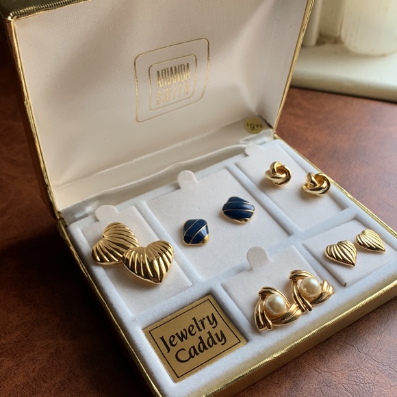 Amanda Smith Jewelry - Vintage Gold Tone Jewelry Ser of 5